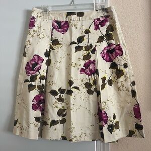 Beautiful Banana Republic Mid Length Stretch Pleated Skirt Size 6.